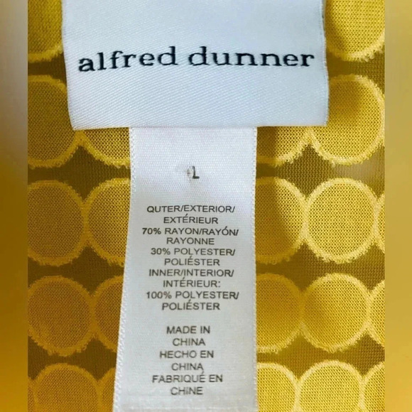 Alfred Dunner Yellow Plus Size Floral Lace Top Size L, 3/4 Sleeves, buttons - Picture 6 of 6